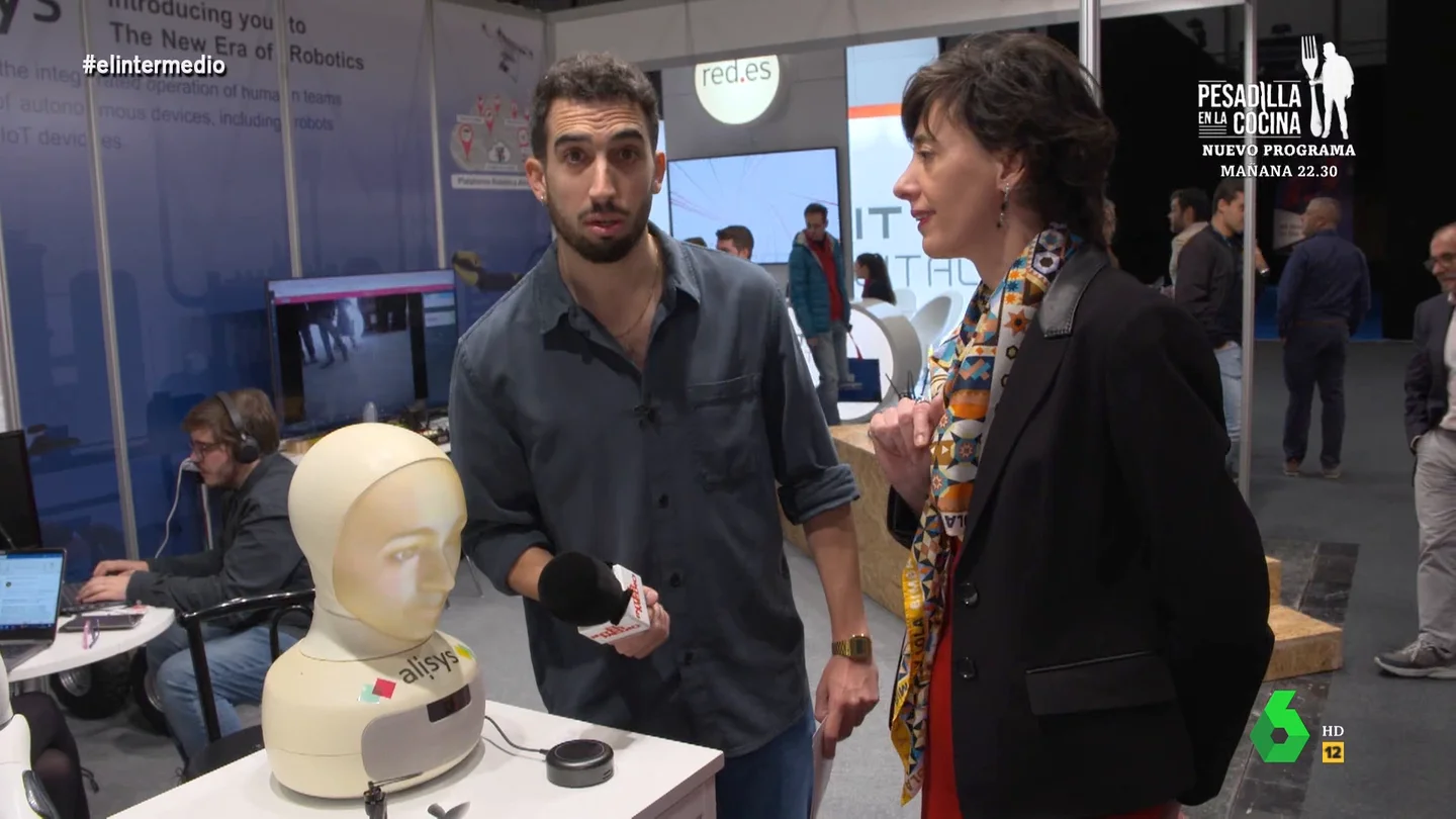 Isma Juárez pide a un robot que cante un tema de Serrat y se arranca con Shakira: "Es previo a Piqué" Isma Juárez pide a un robot que cante un tema de Serrat y se arranca con Shakira: "Es previo a Piqué"