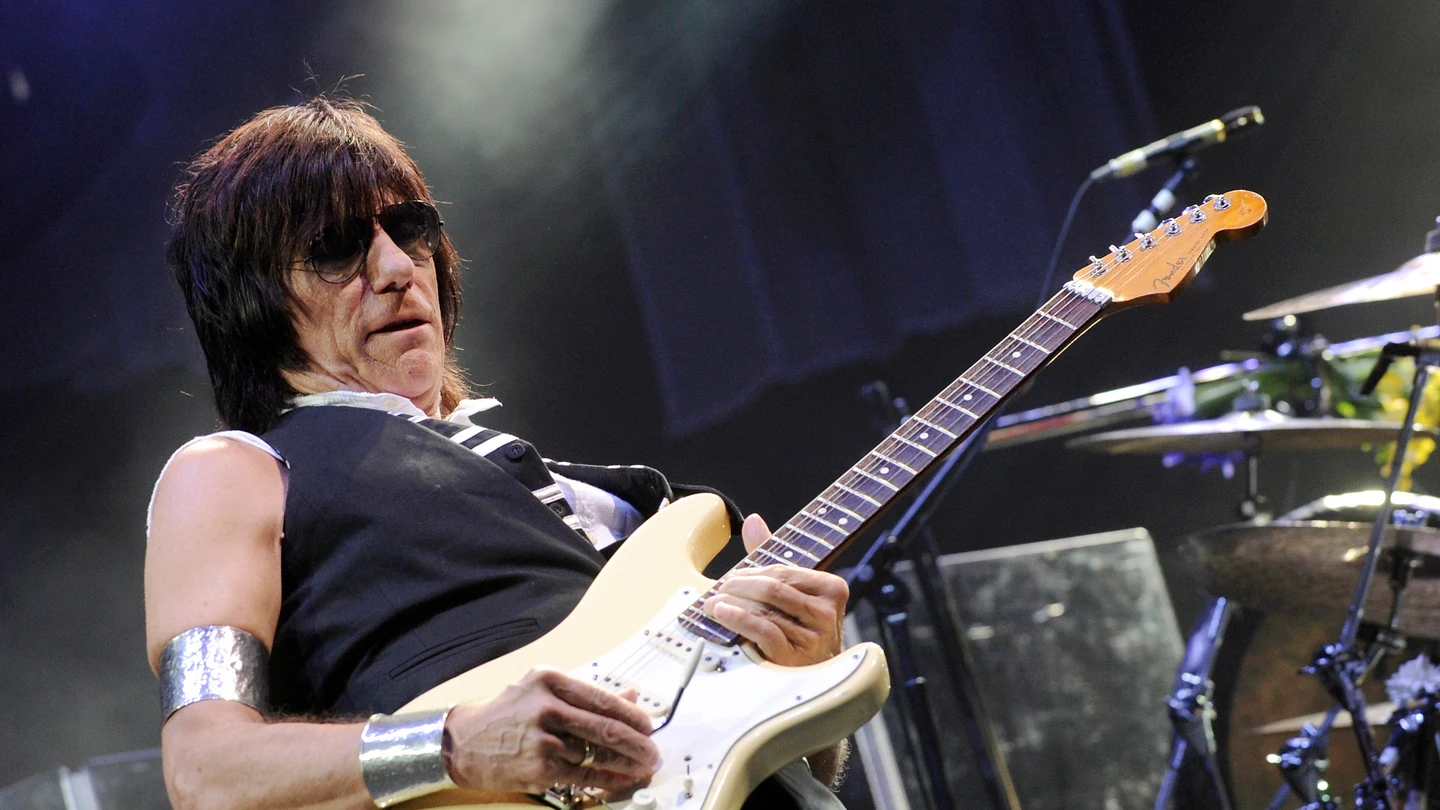Imagen de archivo de Jeff Beck durante una actuación en el Madison Square Garden en 2010 Imagen de archivo de Jeff Beck durante una actuación en el Madison Square Garden en 2010