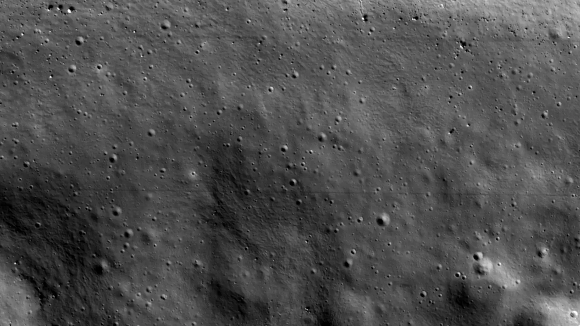 Superficie lunar en la cara oculta del satélite