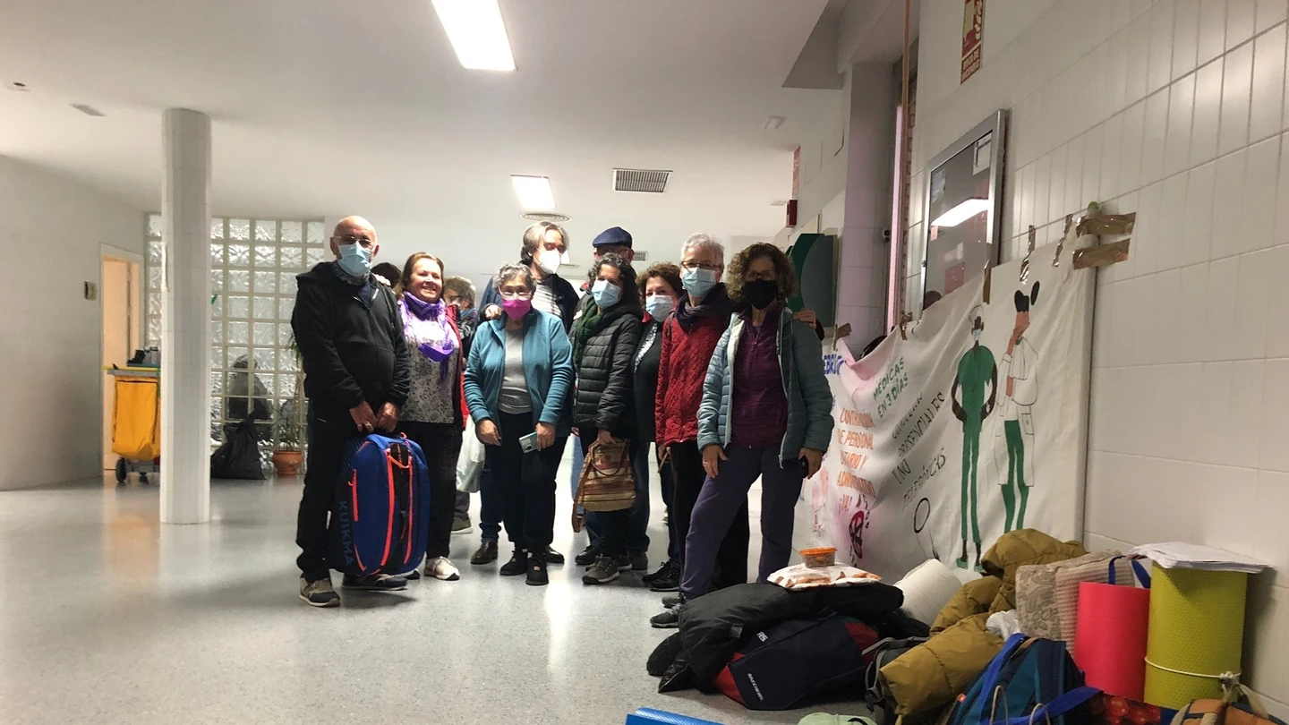iembros de la Plataforma de la Sanidad Pública encerrados en el centro de salud de Lebrija, en Sevilla. iembros de la Plataforma de la Sanidad Pública encerrados en el centro de salud de Lebrija, en Sevilla.