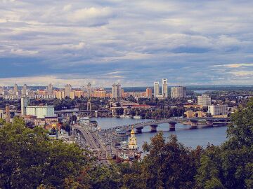 Ukraine tries to turn war scenes into tourist destinations to promote the sector