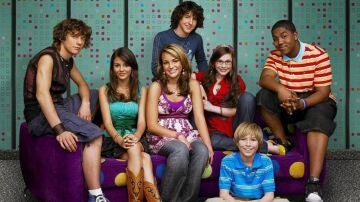 La serie juvenil 'Zoey 101' tendrá secuela secuela en el cine con la mayoría del reparto original