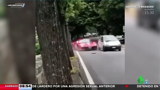 El vídeo viral que demuestra que un Twingo no es peor que un Ferrari, por mucho que diga Shakira El vídeo viral que demuestra que un Twingo no es peor que un Ferrari, por mucho que diga Shakira