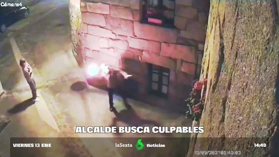 El alcalde de Vilanova de Arousa pide ayuda para localizar a las personas que quemaron su coche y su casa El alcalde de Vilanova de Arousa pide ayuda para localizar a las personas que quemaron su coche y su casa