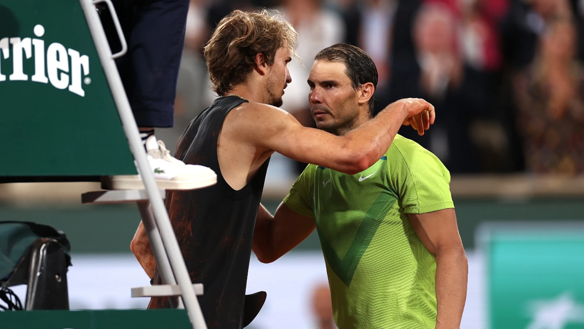 Alexander Zverev y Rafa Nadal durante su último partido en Roland Garros