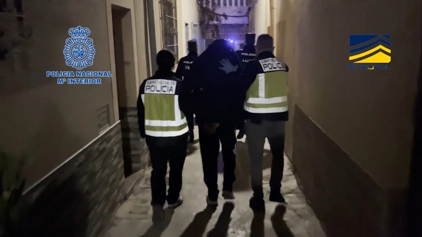 Los dos yihadistas de Almería trabajaban de temporeros y tenían ahorrado el dinero para viajar por carretera a Mali Los dos yihadistas de Almería trabajaban de temporeros y tenían ahorrado el dinero para viajar por carretera a Mali