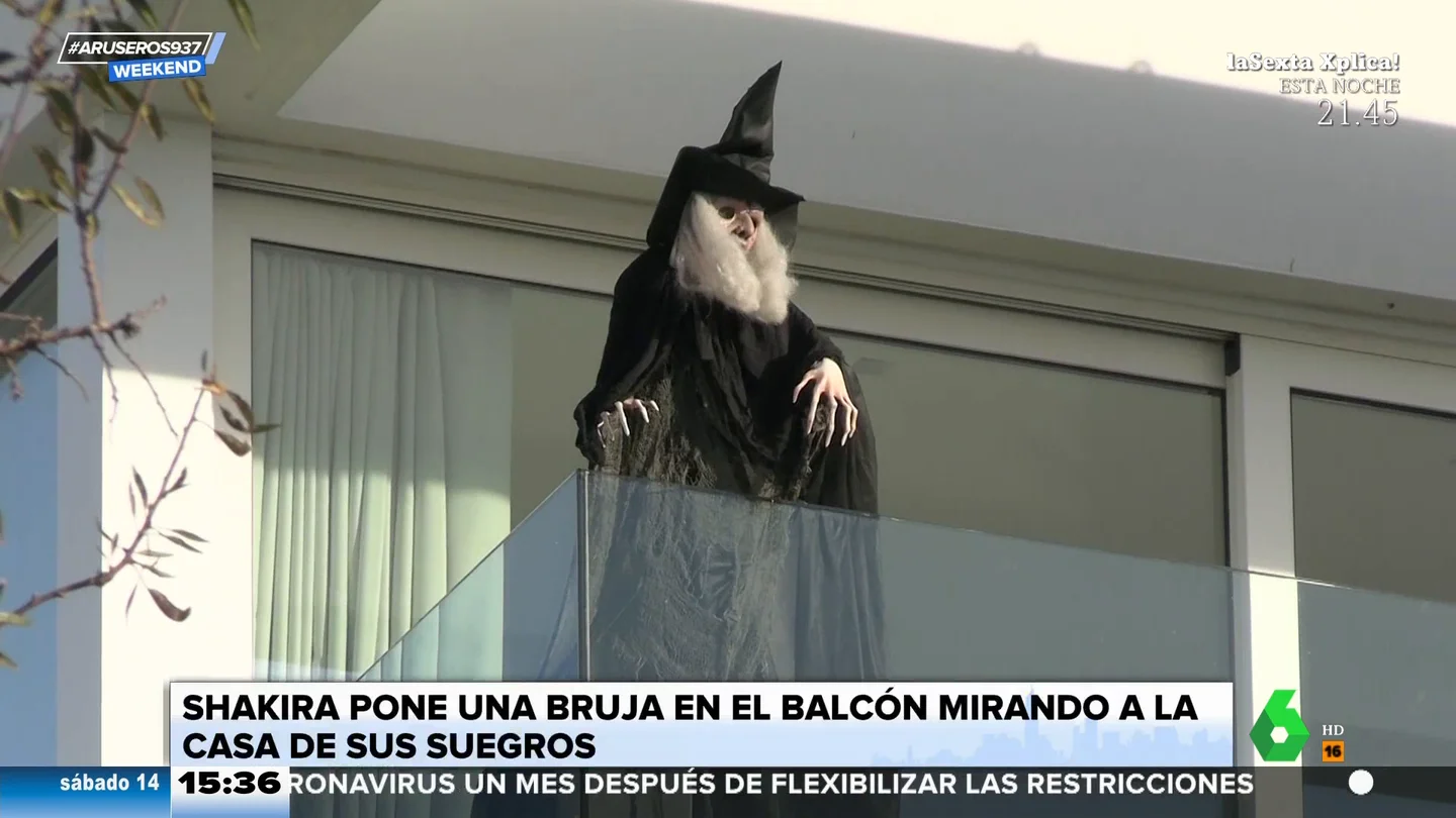 ¿Shakira se venga de Piqué con una bruja en el balcón para vigilar a su suegra? ¿Shakira se venga de Piqué con una bruja en el balcón para vigilar a su suegra?