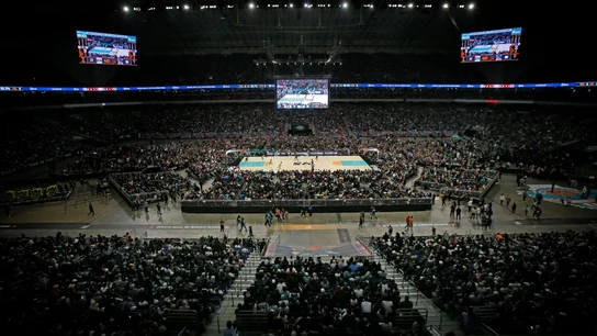 El Alamodome acoge a más de 68.000 espectadores para el Spurs - Warriors El Alamodome acoge a más de 68.000 espectadores para el Spurs - Warriors