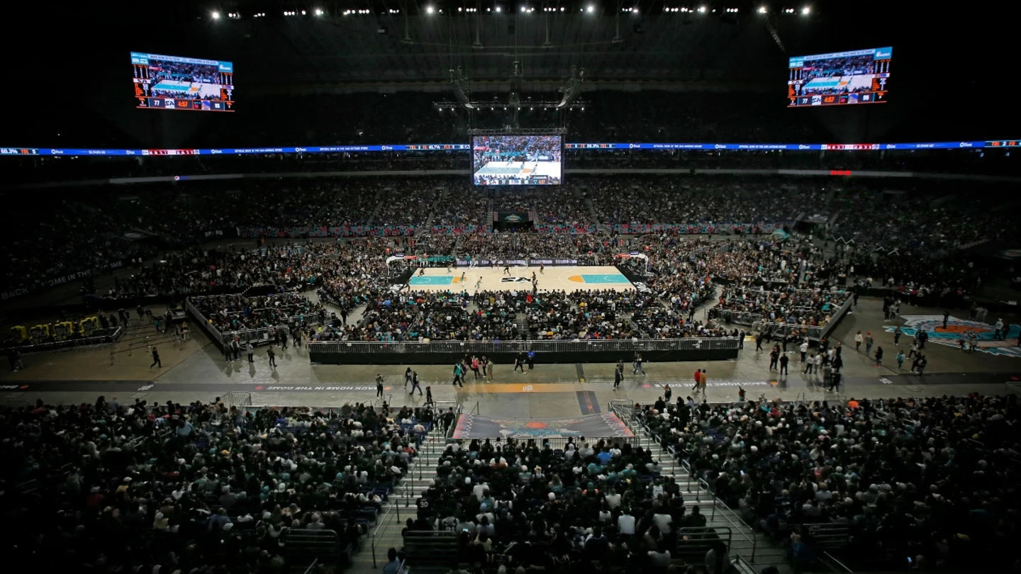 El Alamodome acoge a más de 68.000 espectadores para el Spurs - Warriors El Alamodome acoge a más de 68.000 espectadores para el Spurs - Warriors
