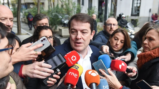 Mañueco niega que sus medidas sean antiaborto y recalca su voluntariedad Mañueco niega que sus medidas sean antiaborto y recalca su voluntariedad