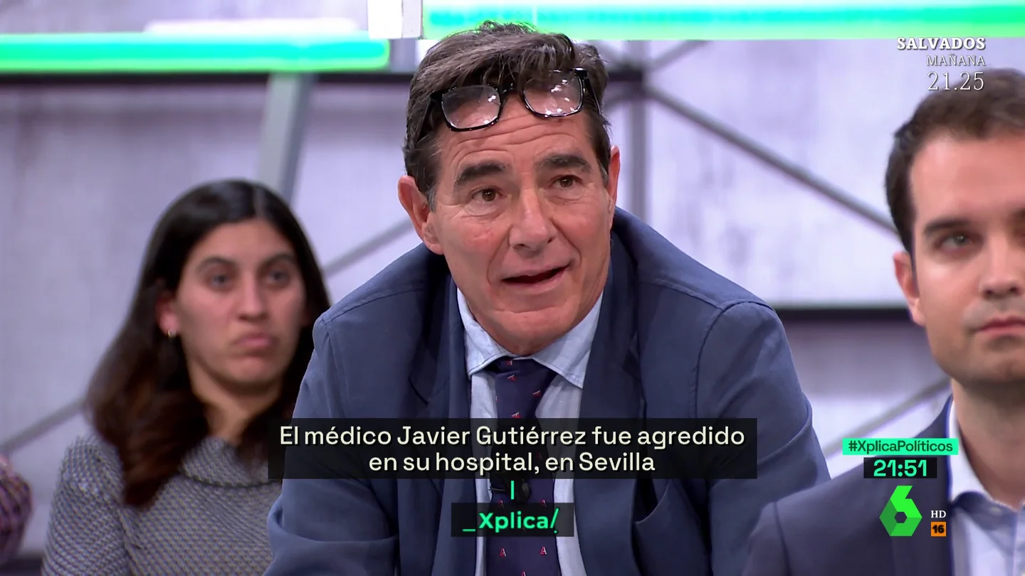 El análisis de un médico recién agredido por un paciente: "Hay una crispación en la sociedad por cómo está la sanidad" El análisis de un médico recién agredido por un paciente: "Hay una crispación en la sociedad por cómo está la sanidad"