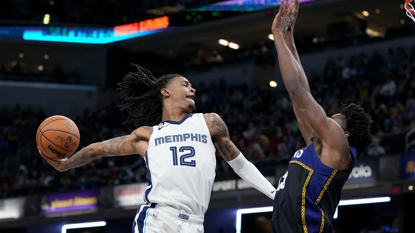 Ja Morant y su salvaje mate ante Smith Ja Morant y su salvaje mate ante Smith