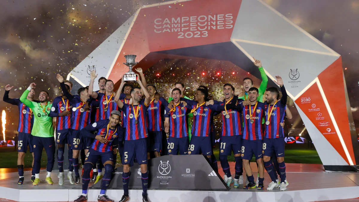 El Barça levanta la Supercopa de España