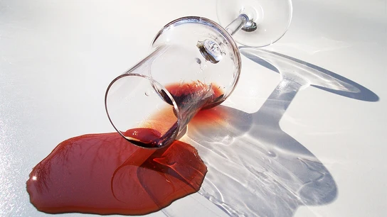 Cómo quitar manchas de vino de la ropa Cómo quitar manchas de vino de la ropa