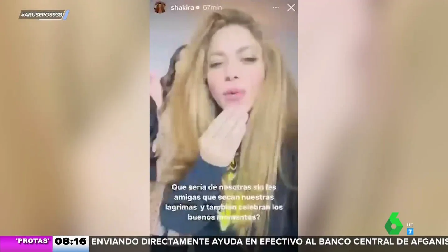 Shakira organiza un fiestón en su casa y saluda a sus fans desde el balcón para celebrar su éxito Shakira organiza un fiestón en su casa y saluda a sus fans desde el balcón para celebrar su éxito