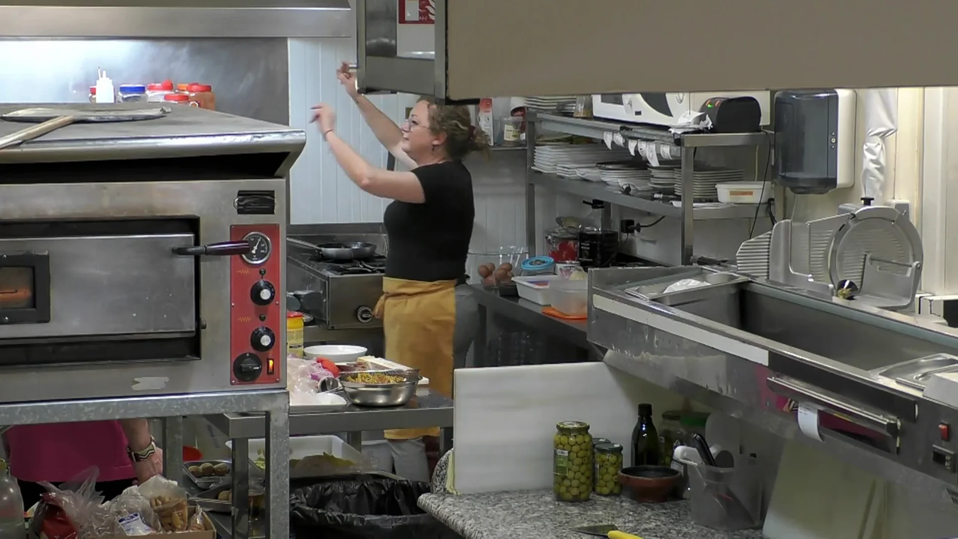 La cocinera de Bámbola sube la música en pleno servicio: "Me he tenido que poner a mi Merche para desfogar"