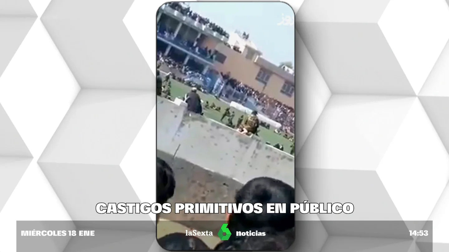 Así son las condenas públicas de los talibanes: azotados en pleno estadio de fútbol Así son las condenas públicas de los talibanes: azotados en pleno estadio de fútbol
