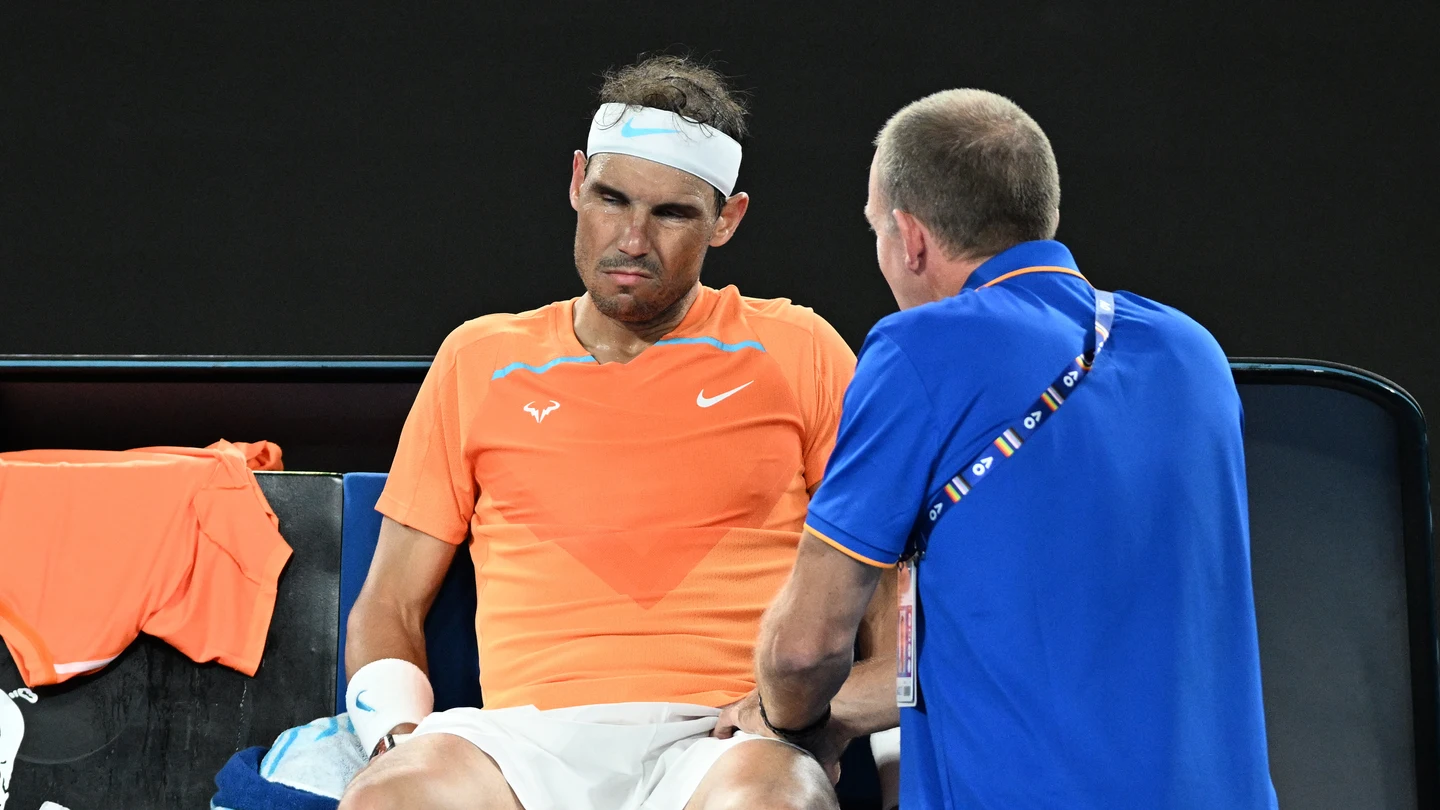 Nadal cae lesionado ante McDonald en la segunda ronda del Open de Australia Nadal cae lesionado ante McDonald en la segunda ronda del Open de Australia