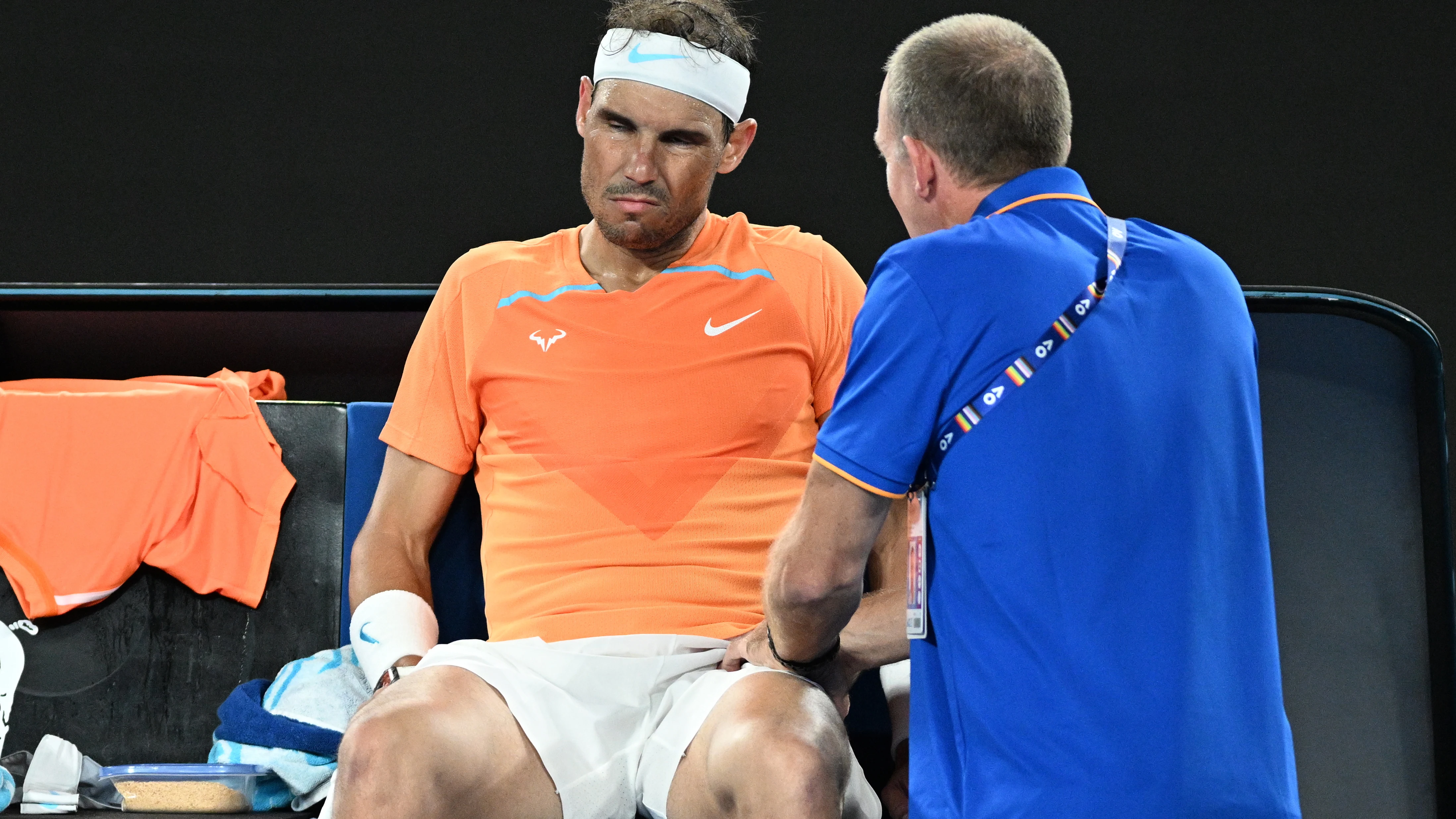 Nadal cae lesionado ante McDonald en la segunda ronda del Open de Australia