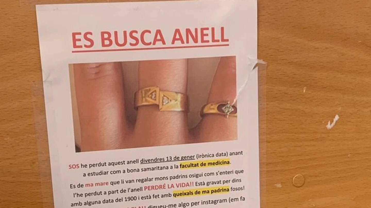 El curioso anuncio del anillo perdido. El curioso anuncio del anillo perdido.