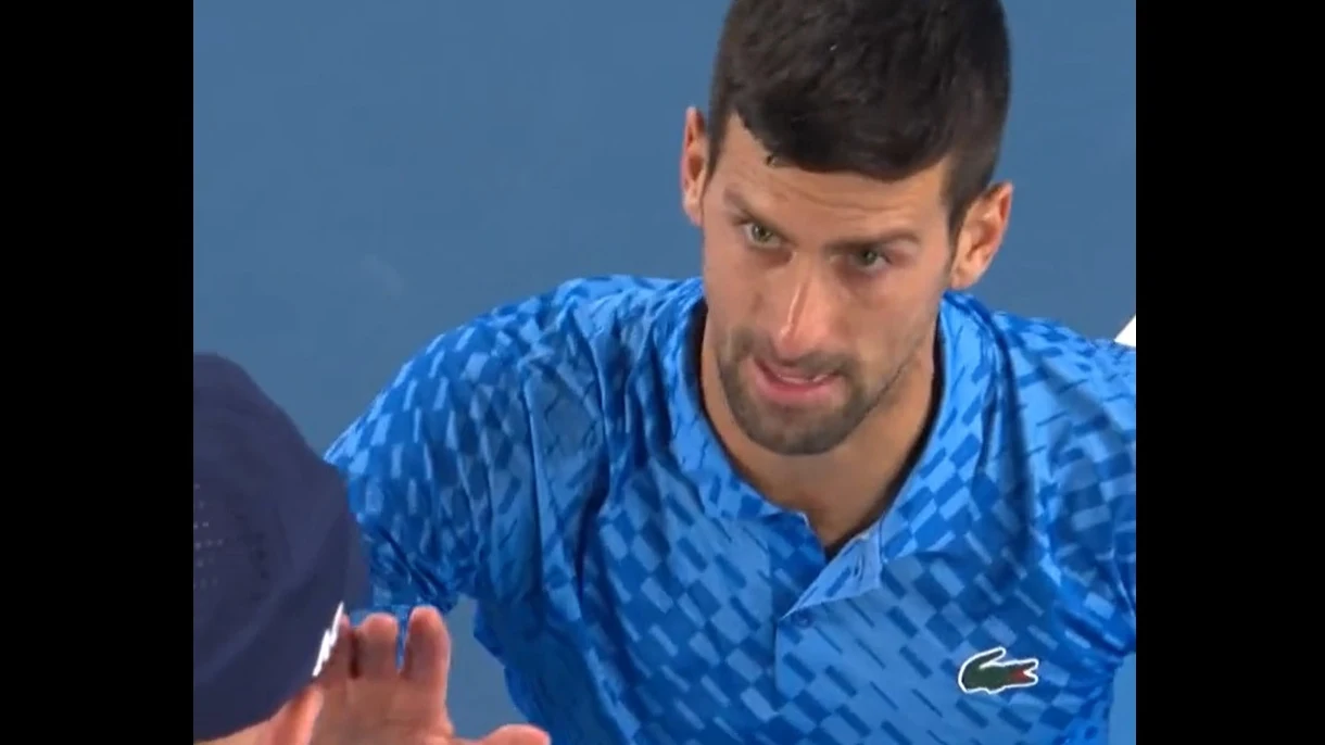 Djokovic pide al juez de silla la expulsión de un aficionado