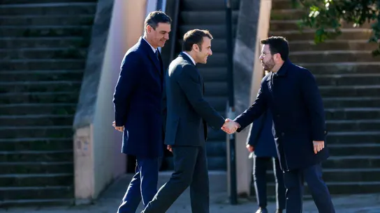 Pere Aragonès recibe a Pedro Sánchez y al presidente galo, Emmanuel Macron Pere Aragonès recibe a Pedro Sánchez y al presidente galo, Emmanuel Macron
