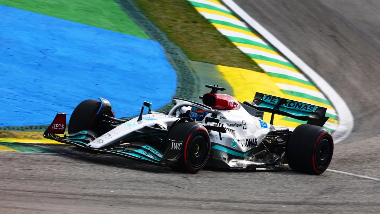 George Russell pilota el Mercedes W13 George Russell pilota el Mercedes W13