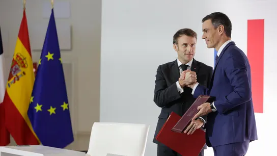 Pedro Sánchez y Emmanuel Macron durante la cumbre hispanofrancesa en Barcelona Pedro Sánchez y Emmanuel Macron durante la cumbre hispanofrancesa en Barcelona