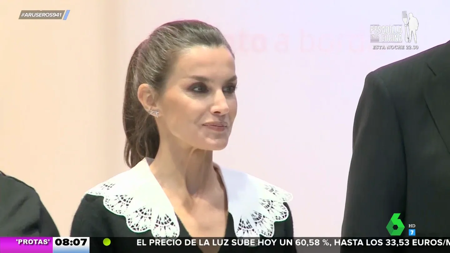 El sorprende look de la reina Letizia en Fitur: el jersey negro más rebajado de una firma francesa El sorprende look de la reina Letizia en Fitur: el jersey negro más rebajado de una firma francesa