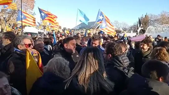 Abucheos a Junqueras en la protesta independentista Abucheos a Junqueras en la protesta independentista