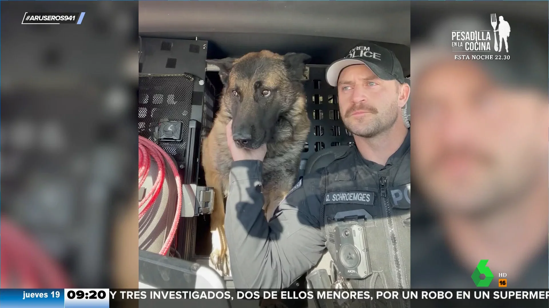 Este es el emotivo homenaje que ha recibido un perro policía el día de su jubilación