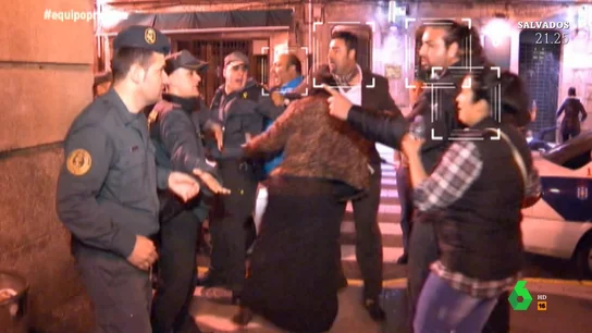 Paraguazos contra cinco guardias civiles y empujones: así actuó el clan de Sinaí Giménez en plena calle Paraguazos contra cinco guardias civiles y empujones: así actuó el clan de Sinaí Giménez en plena calle