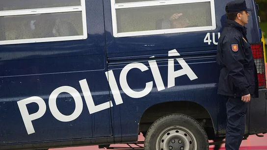 Fotografía de archivo de un furgón policial. Fotografía de archivo de un furgón policial.
