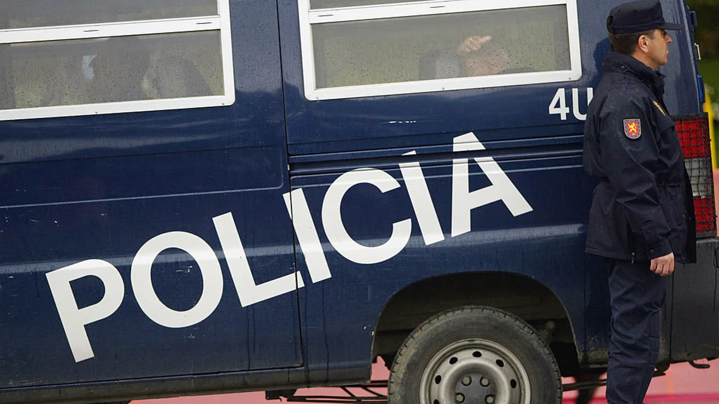 Fotografía de archivo de un furgón policial. Fotografía de archivo de un furgón policial.