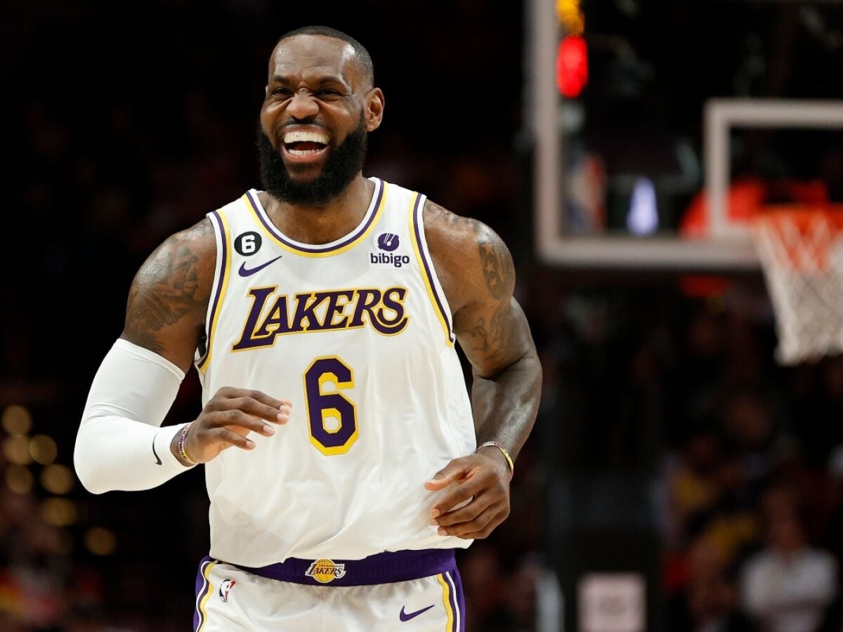 A cuánto está LeBron James de ser el máximo anotador en la historia de la  NBA?