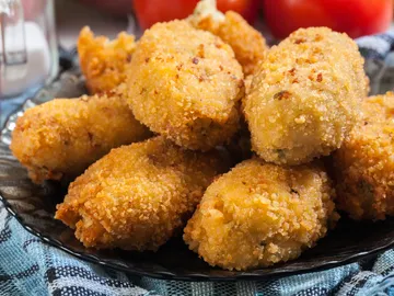 Plato de croquetas de jamón Plato de croquetas de jamón