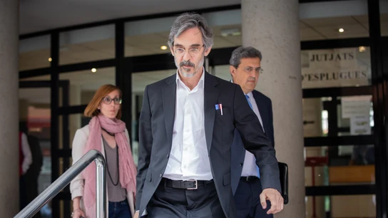El abogado Cristobal Martell saliendo de los juzgados de Esplugues de Llobregat (Barcelona) durante le juicio por el caso Neymar. El abogado Cristobal Martell saliendo de los juzgados de Esplugues de Llobregat (Barcelona) durante le juicio por el caso Neymar.