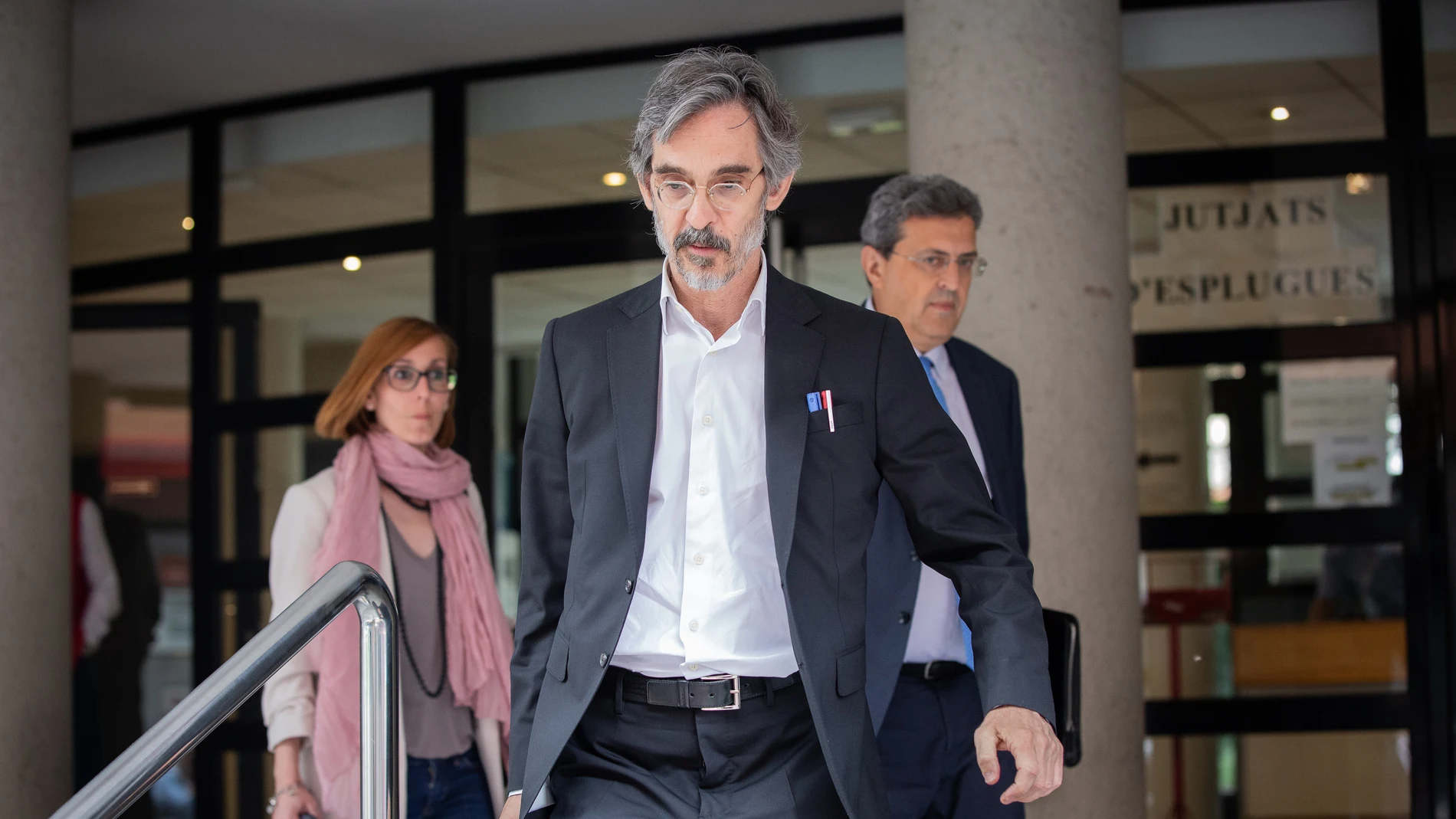 El abogado Cristobal Martell saliendo de los juzgados de Esplugues de Llobregat (Barcelona) durante le juicio por el caso Neymar.
