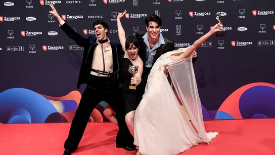 JLos Javis con Claudia Costafreda en los Premios Feroz de 2022 JLos Javis con Claudia Costafreda en los Premios Feroz de 2022