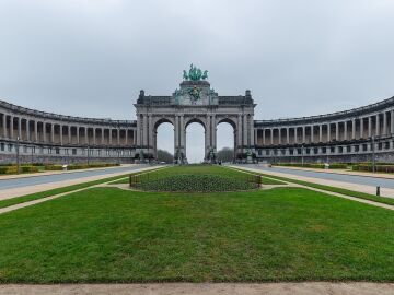 Arco del Cincuentenario de Bruselas: te contamos por qué recibe ese nombre y quién ordenó su construcción
