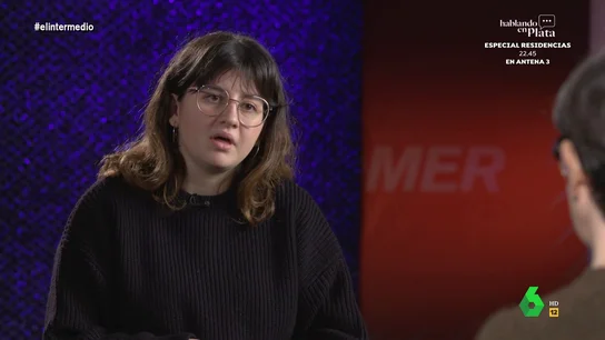 Joana Marcús recuerda cómo se burlaban de ella profesores y alumnos por escribir: "Se reían y hacían comentarios"  Joana Marcús recuerda cómo se burlaban de ella profesores y alumnos por escribir: "Se reían y hacían comentarios"
