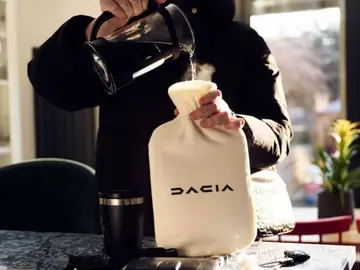 La divertida reacción de Dacia a la suscripción que exigen marcas premium para tener asientos calefactados La divertida reacción de Dacia a la suscripción que exigen marcas premium para tener asientos calefactados