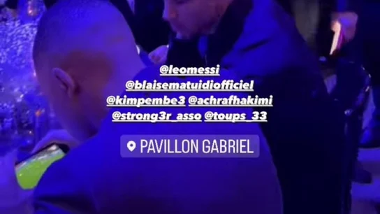 Mbappé, cazado junto a Achraf viendo el Madrid-Atlético durante una gala Mbappé, cazado junto a Achraf viendo el Madrid-Atlético durante una gala