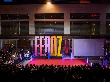 How to go to the Feroz Awards without an invitation, greet the guests and photograph the giant letters of the gala