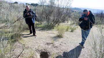 Encuentran el cadáver de un bebé envuelto en mantas en Granada