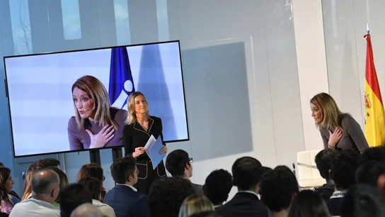 La presidenta del Parlamento Europeo, Roberta Metsola, interviene en un evento abierto al público con jóvenes en el Instituto de Empresa, a 27 de enero de 2023, en Madrid (España). La presidenta del Parlamento Europeo, Roberta Metsola, interviene en un evento abierto al público con jóvenes en el Instituto de Empresa, a 27 de enero de 2023, en Madrid (España).