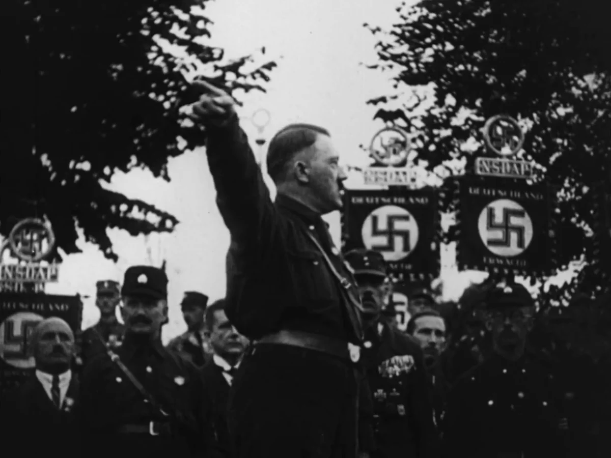 Rafael Tarradas Bultó nos transporta al Tercer Reich en 'La voz de los  valientes