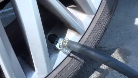 Inflar las ruedas del coche Inflar las ruedas del coche