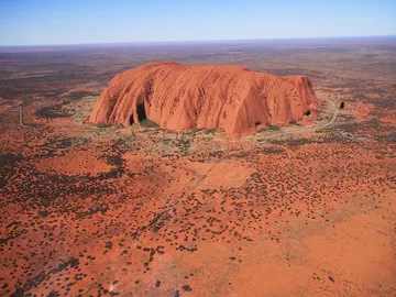 Uluru, o Ayers Rock, es el ombligo del mundo y uno de los lugares inaccesibles de la tierra Uluru, o Ayers Rock, es el ombligo del mundo y uno de los lugares inaccesibles de la tierra
