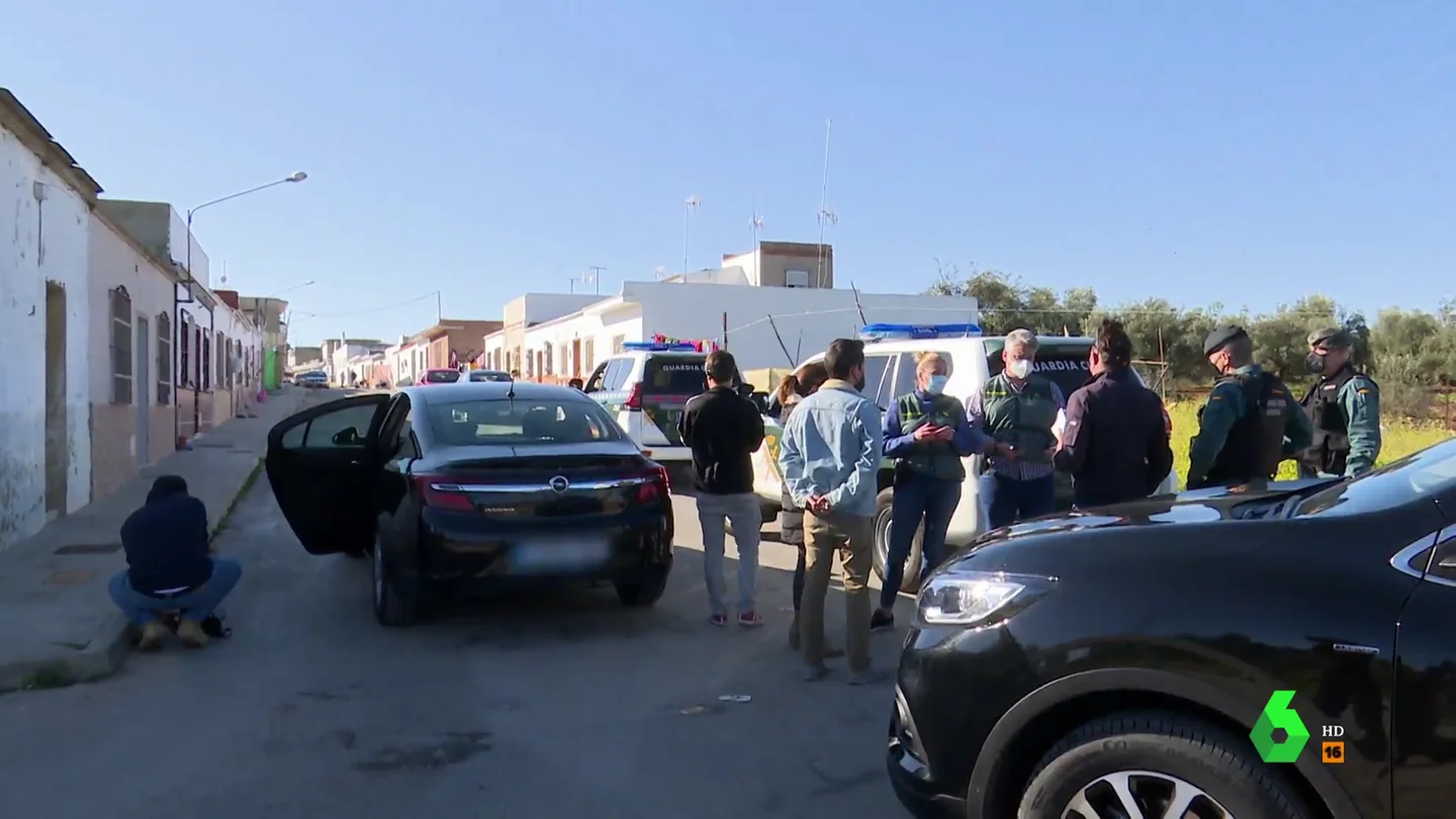 Nos adentramos en el territorio del clan de 'Los Piños' que encabeza 'El Patrón' y la Guardia Civil lanza este aviso Nos adentramos en el territorio del clan de 'Los Piños' que encabeza 'El Patrón' y la Guardia Civil lanza este aviso